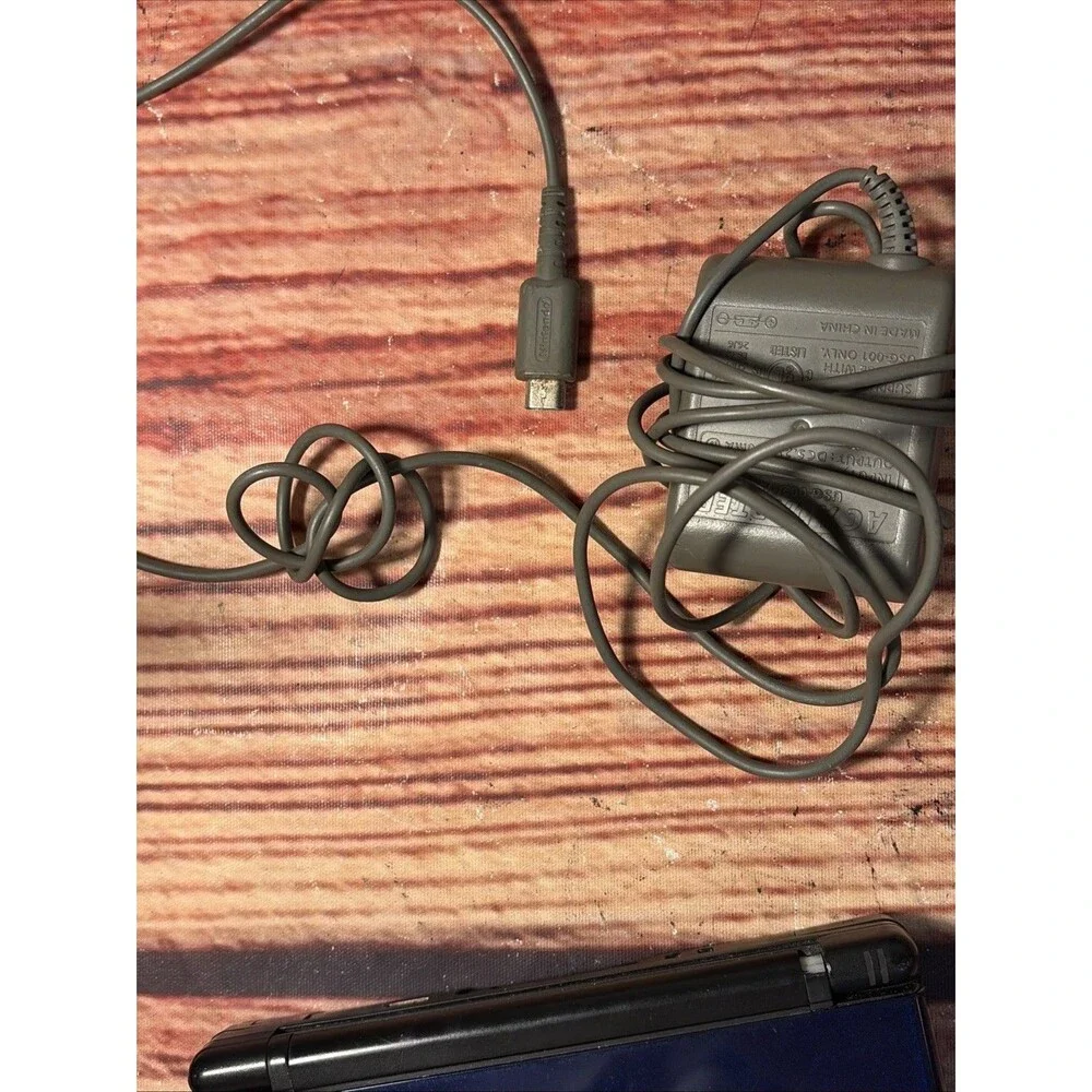 Nintendo DS Lite Handheld Console Cobalt/Black USG-001 w/ Charger & Stylus